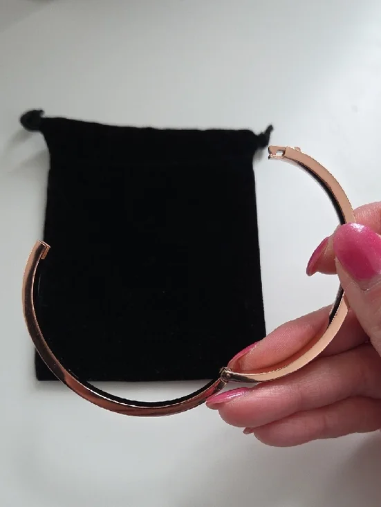 Rose Gold Bracelet with Interlocking Double C Motif - Picture 3 of 6